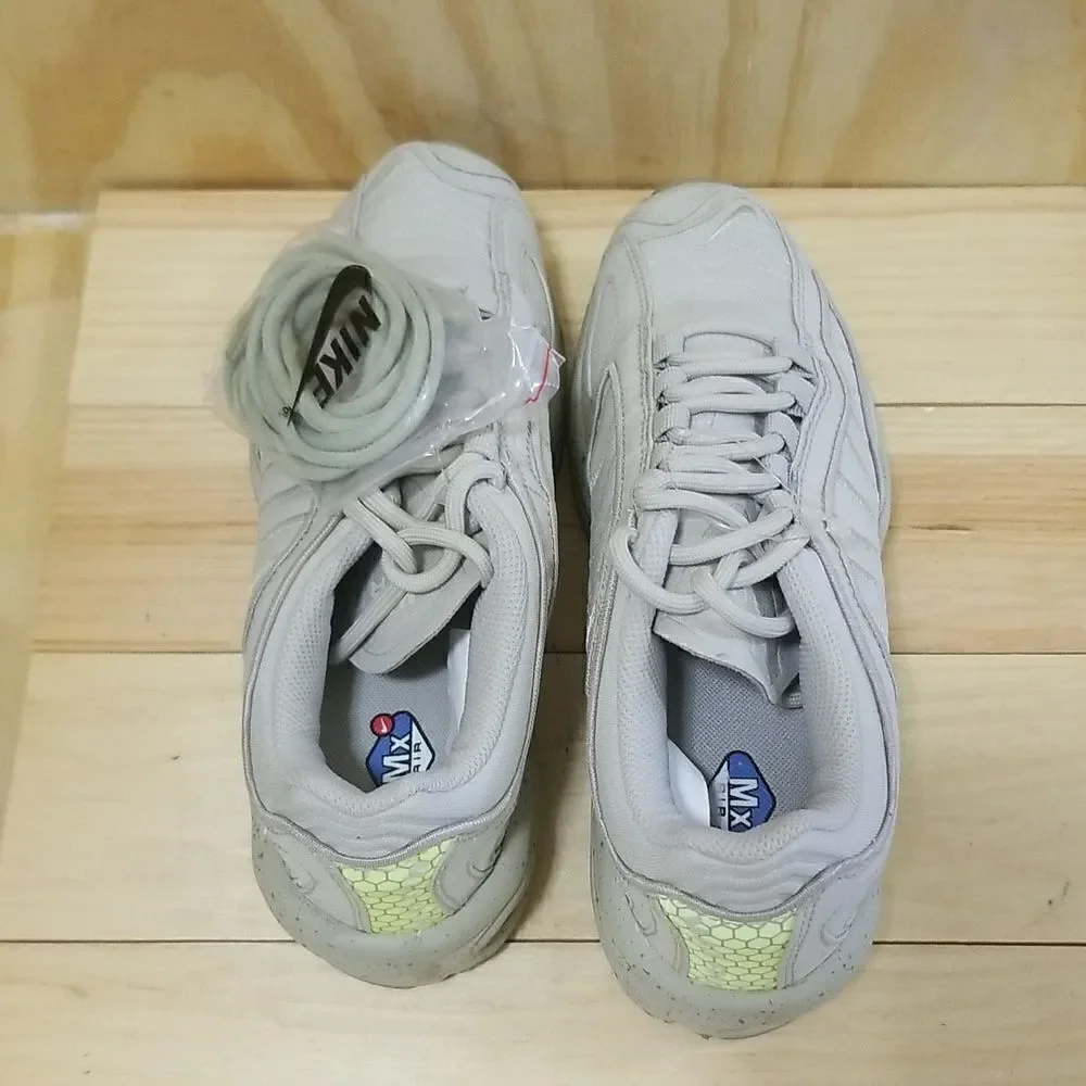 Nike Air Max Women’s Size 7 1/2 ( 38.5 EU ) Mens size 6